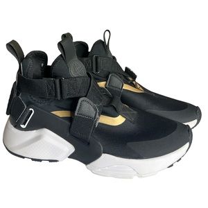 Nike Huarache City GSSneakers Size 6Y/ 8 women’s